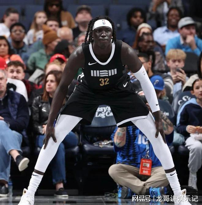 国际比赛日体能课后,孟菲斯灰熊复出首秀备战CBA常规赛,管理层满意,更衣室氛围转暖的简单介绍 国际比赛日体能课后,孟菲斯灰熊复出首秀备战CBA常规赛,管理层满意,更衣室氛围转暖的简单介绍