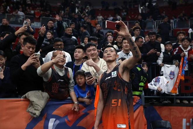 山东男篮迎CBA季后赛关键赛，窗口期绝杀压哨，目标明确，球队文化再被提及的简单介绍